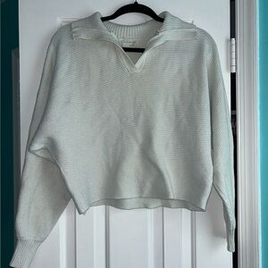 Size S/M, white sweater, by the brand dreamers by debut.